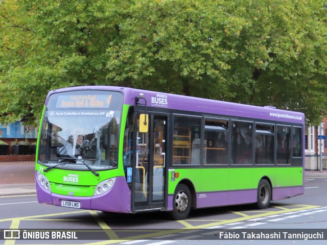 Ipswich Buses 71 na cidade de Ipswich, Suffolk, Inglaterra, por Fábio Takahashi Tanniguchi. Número da foto: #10521549.