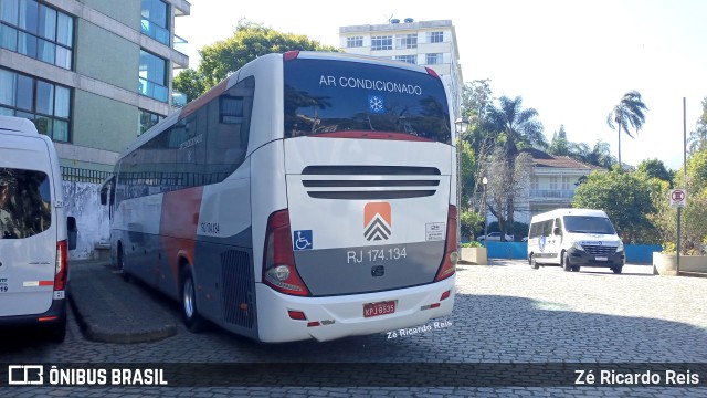 Viação Cidade do Aço RJ 174.134 na cidade de Petrópolis, Rio de Janeiro, Brasil, por Zé Ricardo Reis. ID da foto: 10523192.