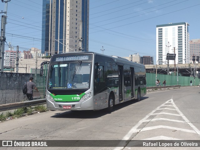 Viação Santa Brígida 1 1729 na cidade de São Paulo, São Paulo, Brasil, por Rafael Lopes de Oliveira. Número da foto: #10526353.