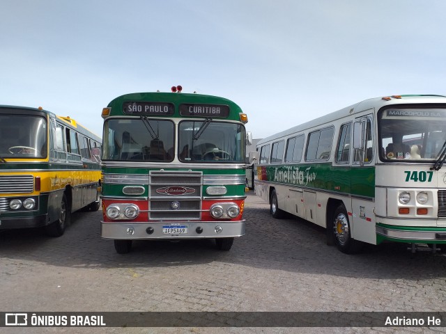 Ônibus Particulares 5A69 na cidade de Curitiba, Paraná, Brasil, por Adriano He. Número da foto: #10529529.
