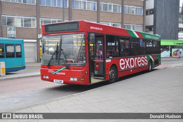 GHA Coaches  na cidade de Wrexham, Wrexham, País de Gales, por Donald Hudson. Número da foto: #10443977.