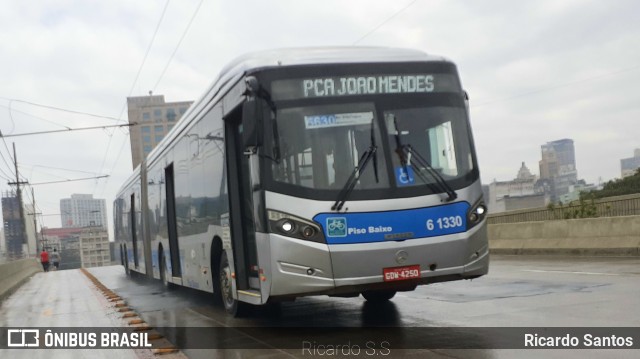 Viação Grajaú S.A. 6 1330 na cidade de São Paulo, São Paulo, Brasil, por Ricardo Santos. Número da foto: #10443414.