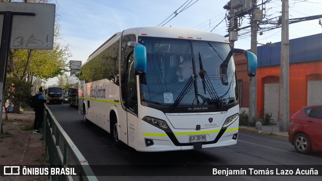 TranSantin 194 na cidade de Estación Central, Santiago, Metropolitana de Santiago, Chile, por Benjamín Tomás Lazo Acuña. Número da foto: #10452954.
