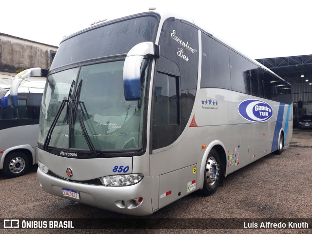 Gandra Tur 850 na cidade de Rio Grande, Rio Grande do Sul, Brasil, por Luis Alfredo Knuth. Número da foto: #10454049.