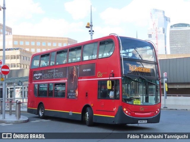 Go-Ahead London EN2 na cidade de London, Greater London, Inglaterra, por Fábio Takahashi Tanniguchi. Número da foto: #10456506.