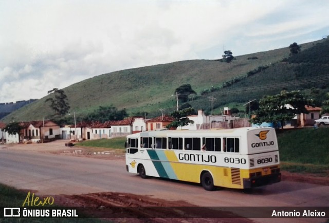 Empresa Gontijo de Transportes 8030 na cidade de Santa Rita de Minas, Minas Gerais, Brasil, por Antonio Aleixo. Número da foto: #10532958.