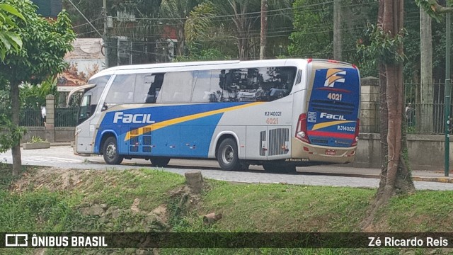 Fácil Transportes e Turismo 4021 na cidade de Petrópolis, Rio de Janeiro, Brasil, por Zé Ricardo Reis. Número da foto: #10558731.