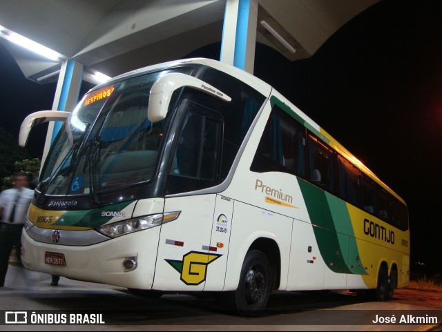 Empresa Gontijo de Transportes 18105 na cidade de Montes Claros, Minas Gerais, Brasil, por José Alkmim. ID da foto: 10559179.