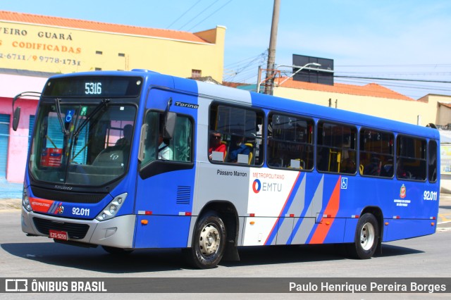 Empresa de Ônibus Pássaro Marron 92.011 na cidade de Guaratinguetá, São Paulo, Brasil, por Paulo Henrique Pereira Borges. Número da foto: #10558217.