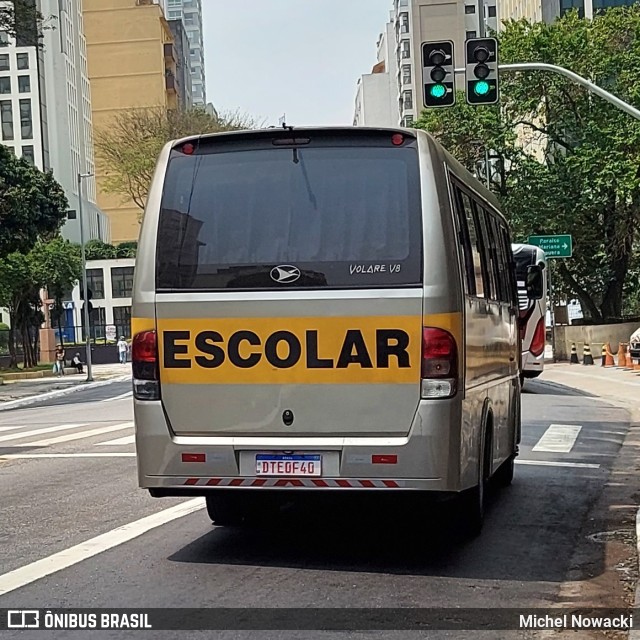 Escolares 0F40 na cidade de São Paulo, São Paulo, Brasil, por Michel Nowacki. Número da foto: #10563267.