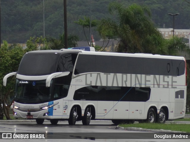 Auto Viação Catarinense 319326 na cidade de Florianópolis, Santa Catarina, Brasil, por Douglas Andrez. ID da foto: 10564494.