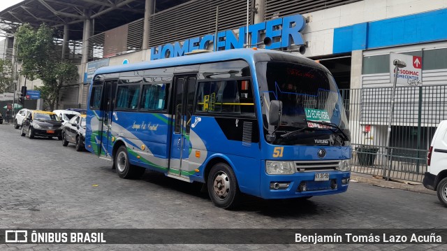 Royal Bus 51 na cidade de Estación Central, Santiago, Metropolitana de Santiago, Chile, por Benjamín Tomás Lazo Acuña. Número da foto: #10568631.