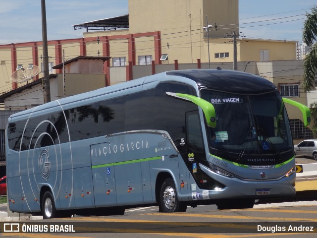 Viação Garcia 82088 na cidade de Londrina, Paraná, Brasil, por Douglas Andrez. Número da foto: #10567942.