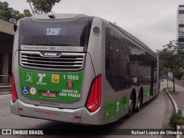 Viação Santa Brígida 1 1088 na cidade de São Paulo, São Paulo, Brasil, por Rafael Lopes de Oliveira. Número da foto: #10568887.