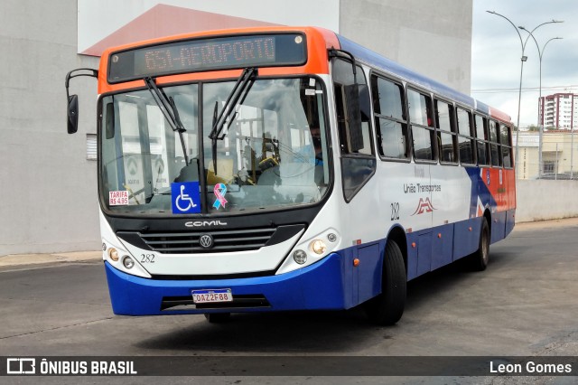 União Transportes 282 na cidade de Cuiabá, Mato Grosso, Brasil, por Leon Gomes. Número da foto: #10570582.