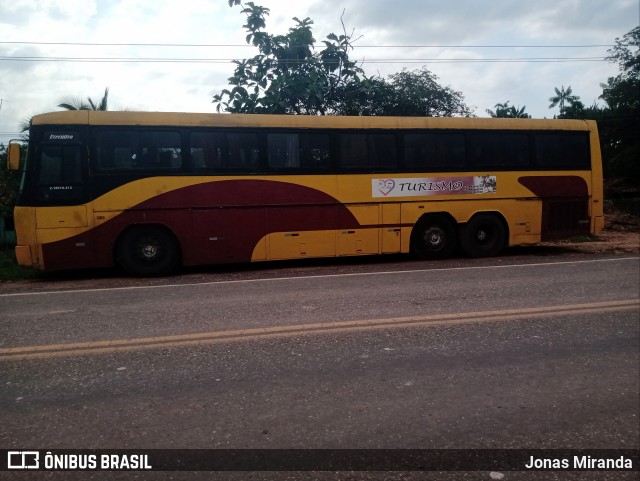 Ônibus Particulares  na cidade de Benevides, Pará, Brasil, por Jonas Miranda. Número da foto: #10578754.