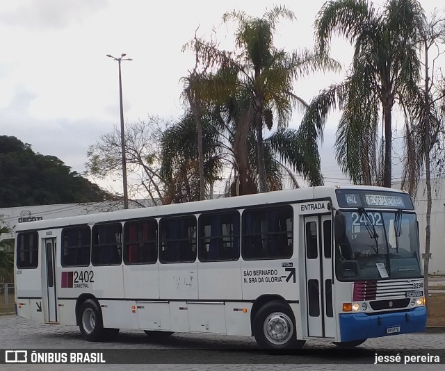 Ônibus Particulares 8298 na cidade de Juiz de Fora, Minas Gerais, Brasil, por jessé pereira. Número da foto: #10575928.