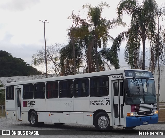 Ônibus Particulares 8298 na cidade de Juiz de Fora, Minas Gerais, Brasil, por jessé pereira. ID da foto: 10575928.