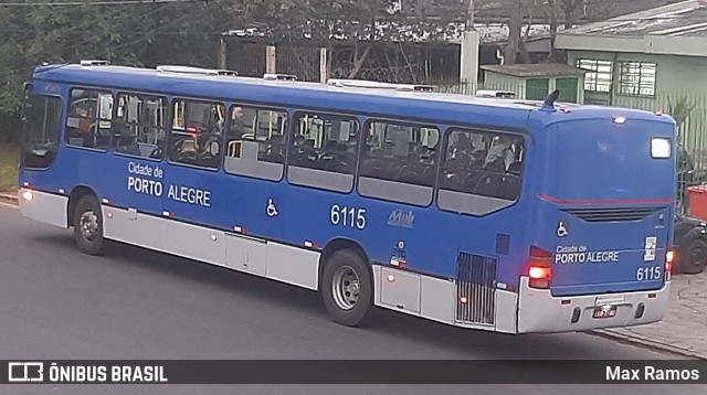 Auto Viação Navegantes 6115 na cidade de Porto Alegre, Rio Grande do Sul, Brasil, por Max Ramos. ID da foto: 10576317.