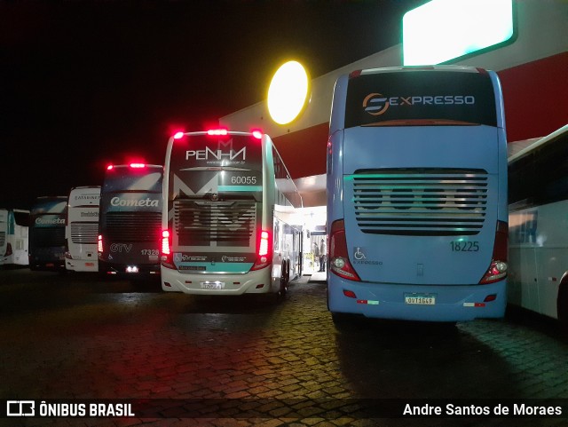 Expresso Transporte e Turismo Ltda. 18225 na cidade de Registro, São Paulo, Brasil, por Andre Santos de Moraes. Número da foto: #10580607.