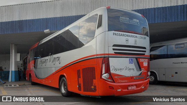 Empresa de Ônibus Pássaro Marron 5932 na cidade de Caraguatatuba, São Paulo, Brasil, por Vinícius Santos. ID da foto: 10580041.