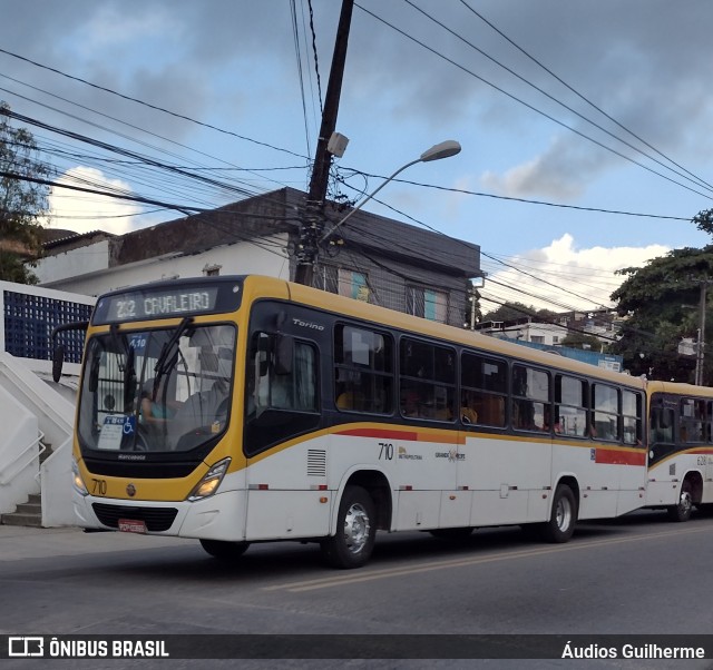 Empresa Metropolitana 710 na cidade de Jaboatão dos Guararapes, Pernambuco, Brasil, por Áudios Guilherme. Número da foto: #10583199.