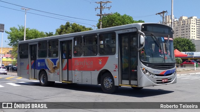 BBTT - Benfica Barueri Transporte e Turismo 5717 na cidade de Barueri, São Paulo, Brasil, por Roberto Teixeira. ID da foto: 10588383.