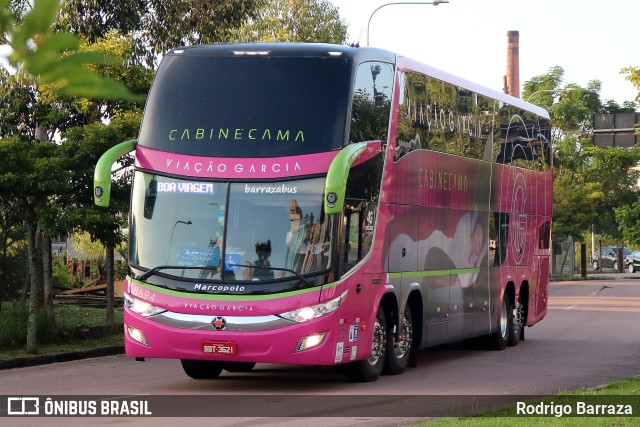 Viação Garcia 8694 na cidade de Curitiba, Paraná, Brasil, por Rodrigo Barraza. ID da foto: 10588602.