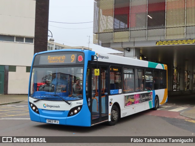 Stagecoach 36986 na cidade de Rotherham, South Yorkshire, Inglaterra, por Fábio Takahashi Tanniguchi. ID da foto: 10592218.