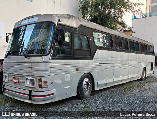 Ônibus Particulares 8230 na cidade de Itapema, Santa Catarina, Brasil, por Lucas Pereira Bicca. ID da foto: 10595587.