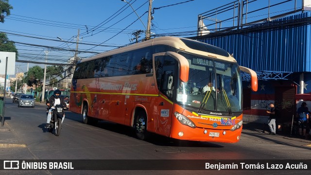 Pullman Bus 521 na cidade de Estación Central, Santiago, Metropolitana de Santiago, Chile, por Benjamín Tomás Lazo Acuña. Número da foto: #10595385.