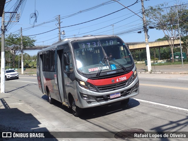 Pêssego Transportes 4 7006 na cidade de São Paulo, São Paulo, Brasil, por Rafael Lopes de Oliveira. Número da foto: #10594469.
