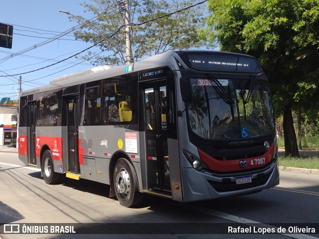 Pêssego Transportes 4 7087 na cidade de São Paulo, São Paulo, Brasil, por Rafael Lopes de Oliveira. Número da foto: #10597370.
