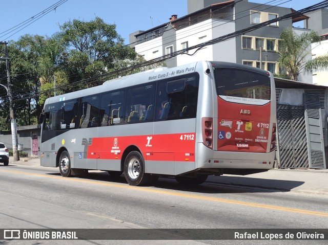 Pêssego Transportes 4 7112 na cidade de São Paulo, São Paulo, Brasil, por Rafael Lopes de Oliveira. Número da foto: #10597423.