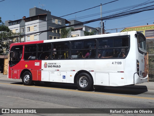 Pêssego Transportes 4 7109 na cidade de São Paulo, São Paulo, Brasil, por Rafael Lopes de Oliveira. ID da foto: 10599376.