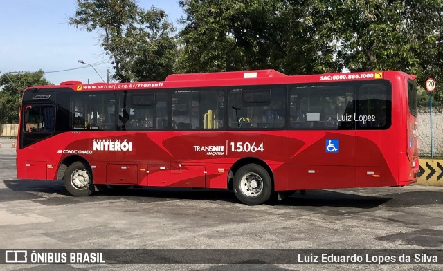 Viação Araçatuba 1.5.064 na cidade de Niterói, Rio de Janeiro, Brasil, por Luiz Eduardo Lopes da Silva. Número da foto: #10601785.