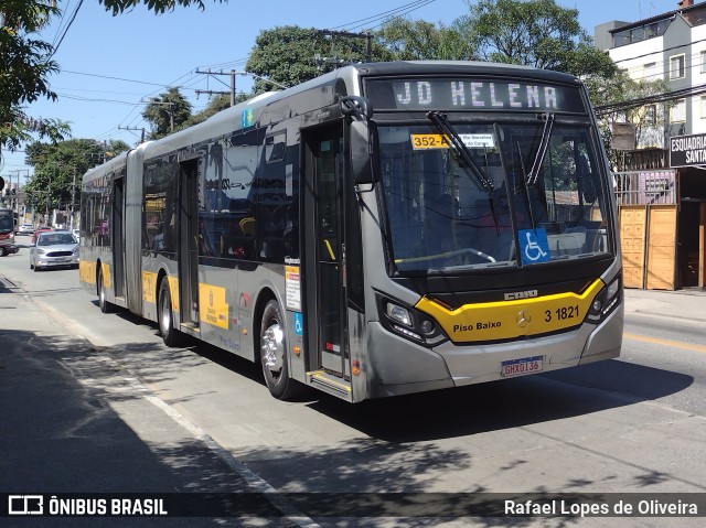 Viação Metrópole Paulista - Zona Leste 3 1821 na cidade de São Paulo, São Paulo, Brasil, por Rafael Lopes de Oliveira. ID da foto: 10599381.