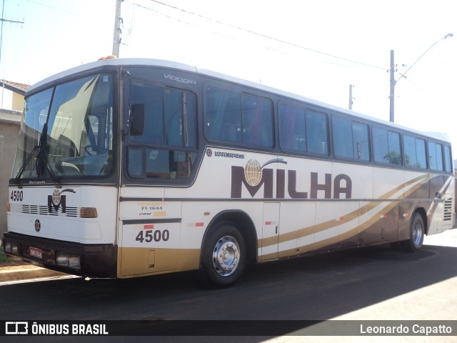 Milha 4500 na cidade de Artur Nogueira, São Paulo, Brasil, por Leonardo Capatto. Número da foto: #10602654.