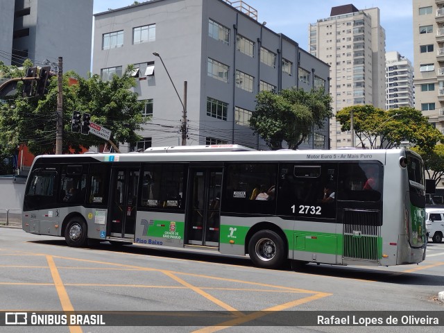 Viação Gato Preto 1 2732 na cidade de São Paulo, São Paulo, Brasil, por Rafael Lopes de Oliveira. Número da foto: #10607414.