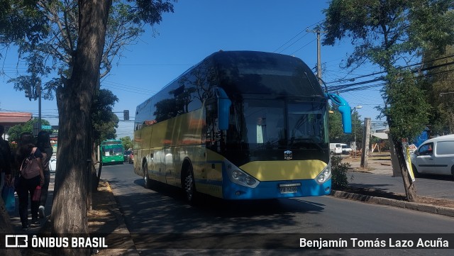 Ônibus Particulares FBYZ98 na cidade de Maipú, Santiago, Metropolitana de Santiago, Chile, por Benjamín Tomás Lazo Acuña. ID da foto: 10610643.