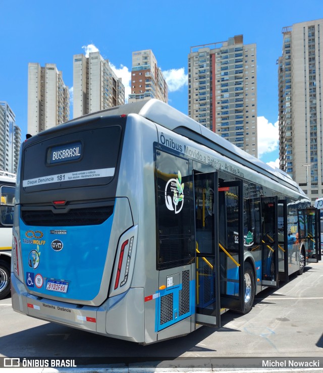 Transwolff Transportes e Turismo BYD-1F66 na cidade de Barueri, São Paulo, Brasil, por Michel Nowacki. ID da foto: 10615718.