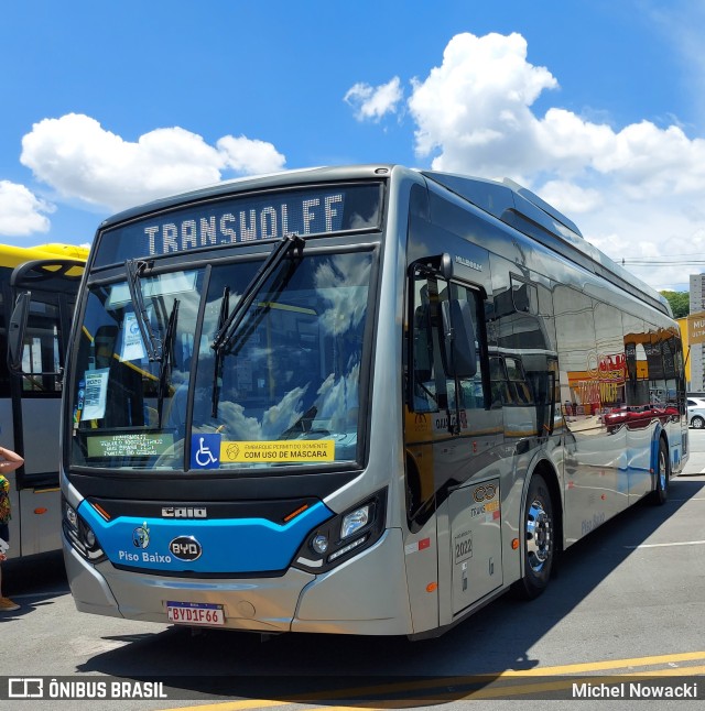 Transwolff Transportes e Turismo BYD-1F66 na cidade de Barueri, São Paulo, Brasil, por Michel Nowacki. Número da foto: #10615771.