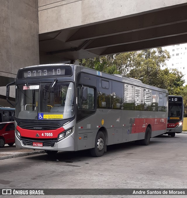 Pêssego Transportes 4 7055 na cidade de São Paulo, São Paulo, Brasil, por Andre Santos de Moraes. ID da foto: 10539938.