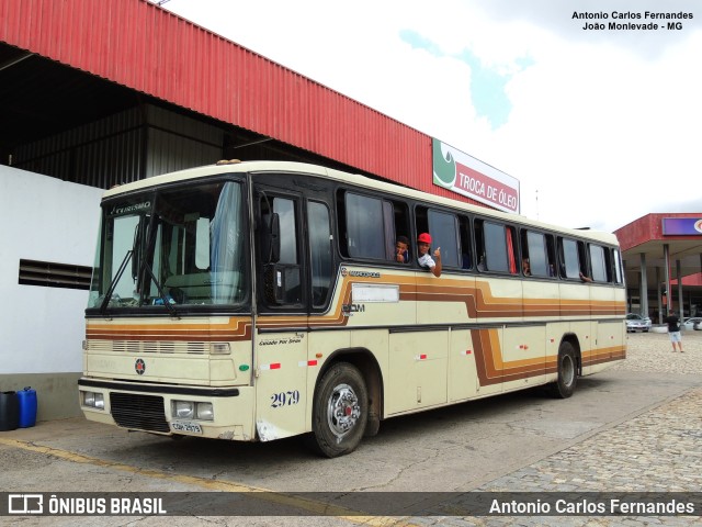 Ônibus Particulares 2979 na cidade de João Monlevade, Minas Gerais, Brasil, por Antonio Carlos Fernandes. Número da foto: #10538866.