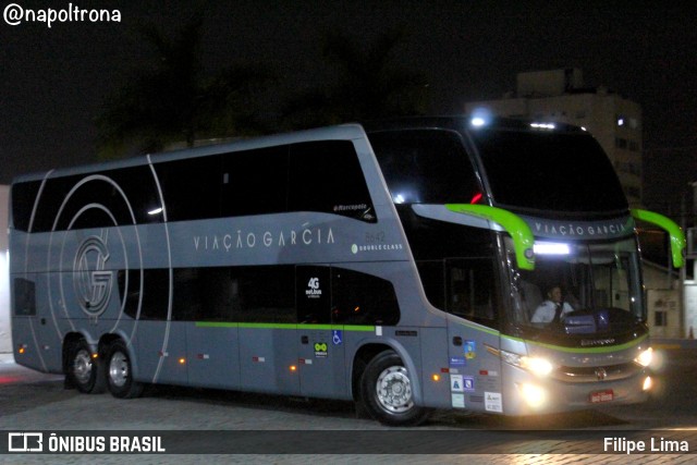 Viação Garcia 8642 na cidade de Balneário Camboriú, Santa Catarina, Brasil, por Filipe Lima. Número da foto: #10540638.