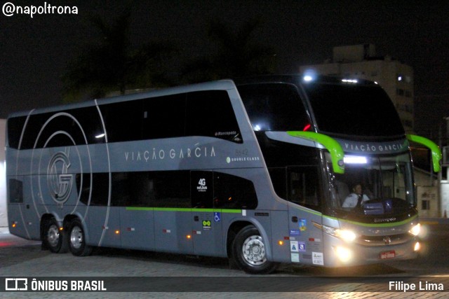 Viação Garcia 8642 na cidade de Balneário Camboriú, Santa Catarina, Brasil, por Filipe Lima. ID da foto: 10540638.