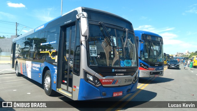 Viação Osasco 21.998 na cidade de Barueri, São Paulo, Brasil, por Lucas Kevin. Número da foto: #10617060.