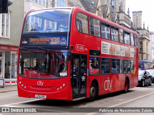 Oxford Bus Company 222 na cidade de Oxford, Oxfordshire, Inglaterra, por Fabricio do Nascimento Zulato. Número da foto: #10551948.