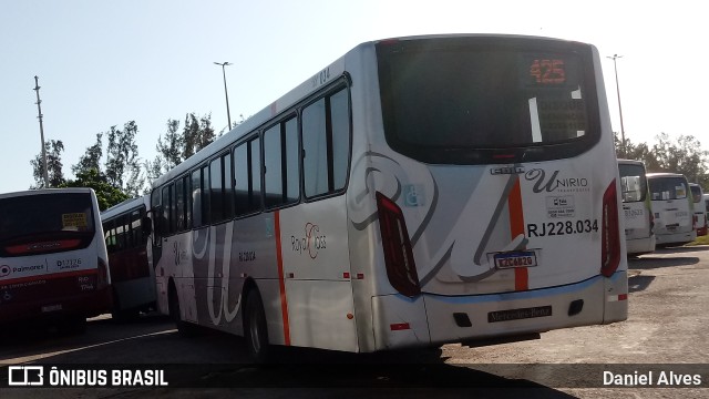 UniRio Transportes RJ 228.034 na cidade de Rio de Janeiro, Rio de Janeiro, Brasil, por Daniel Alves. Número da foto: #10552514.