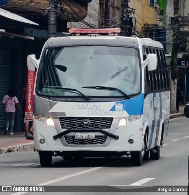 Polícia Militar do Espírito Santo TP 448 na cidade de Vitória, Espírito Santo, Brasil, por Sergio Corrêa. Número da foto: #10555500.